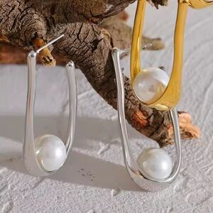 ✨ Elegant Silver Drop Earrings with Pearl Accent